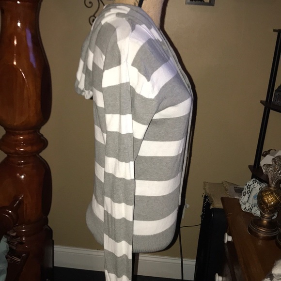 Nice grey and white striped Hoodie - Picture 4 of 7
